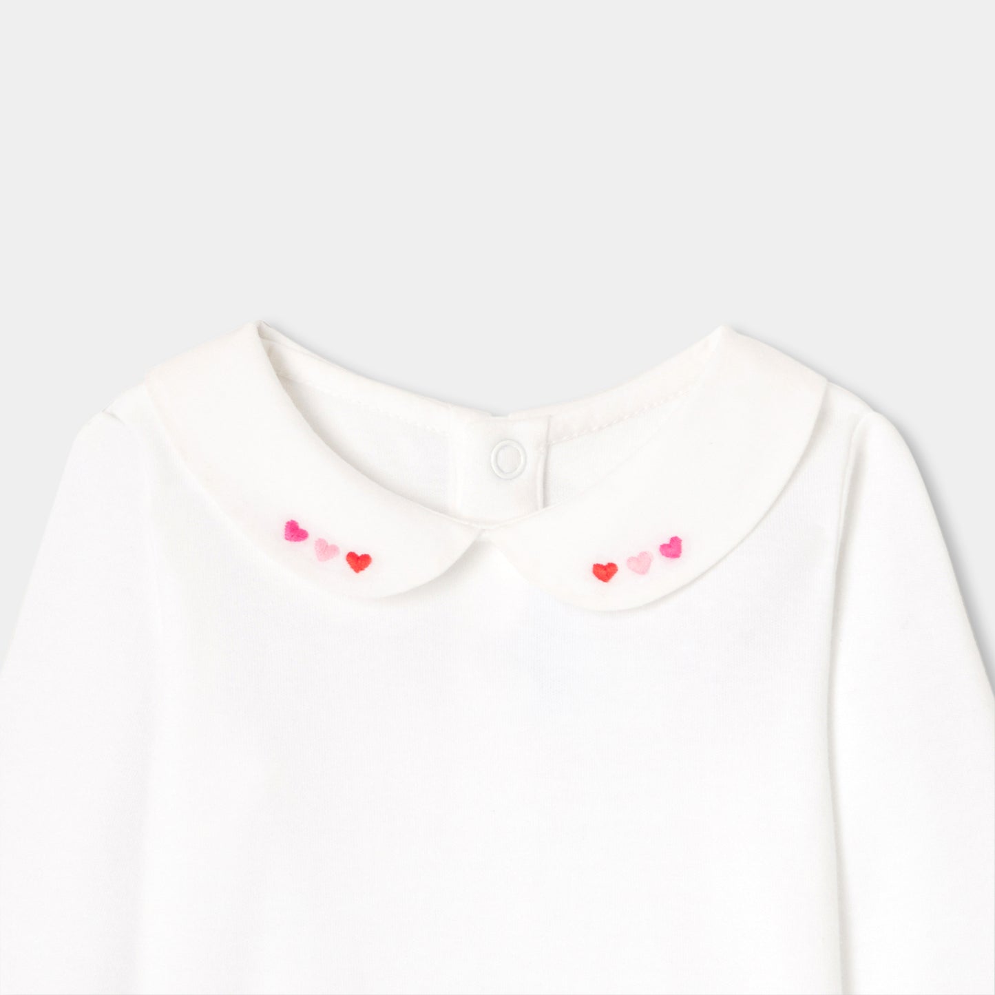 ハート刺しゅう入り長袖ボディスーツ