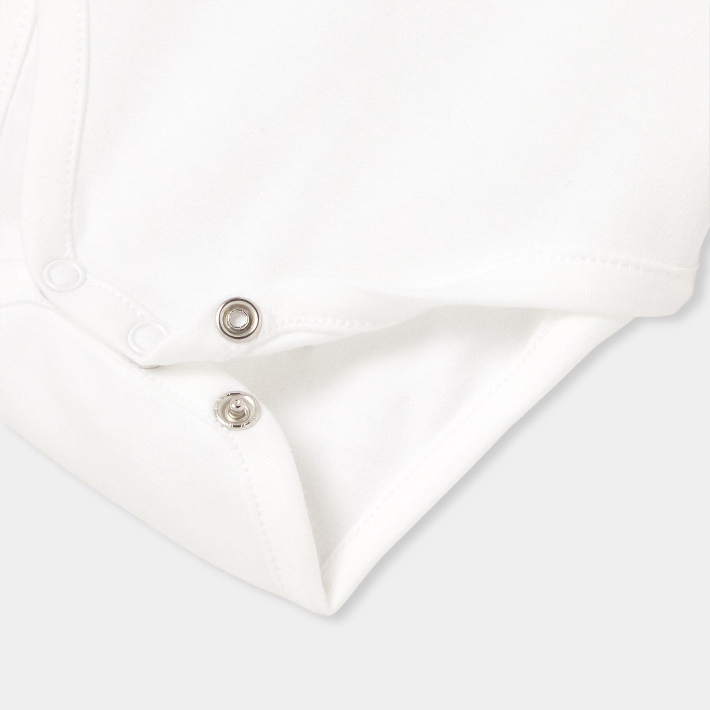 ハート刺しゅう入り長袖ボディスーツ