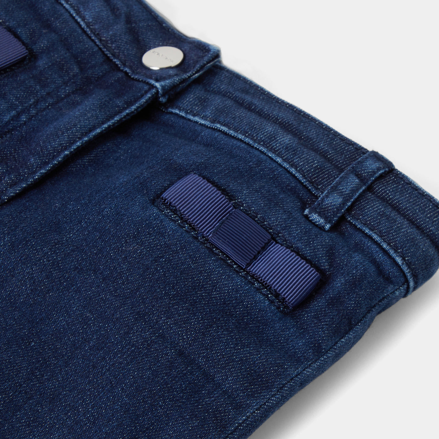 リボン飾り付きジーンズ