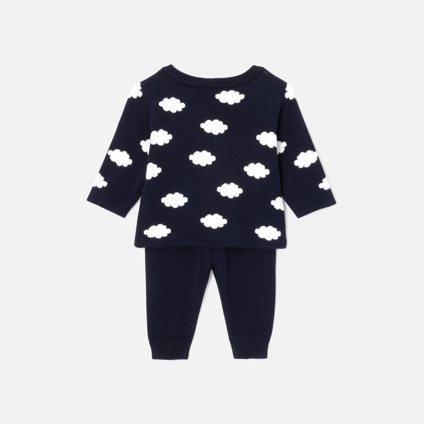 デザイン入りニットアンサンブル