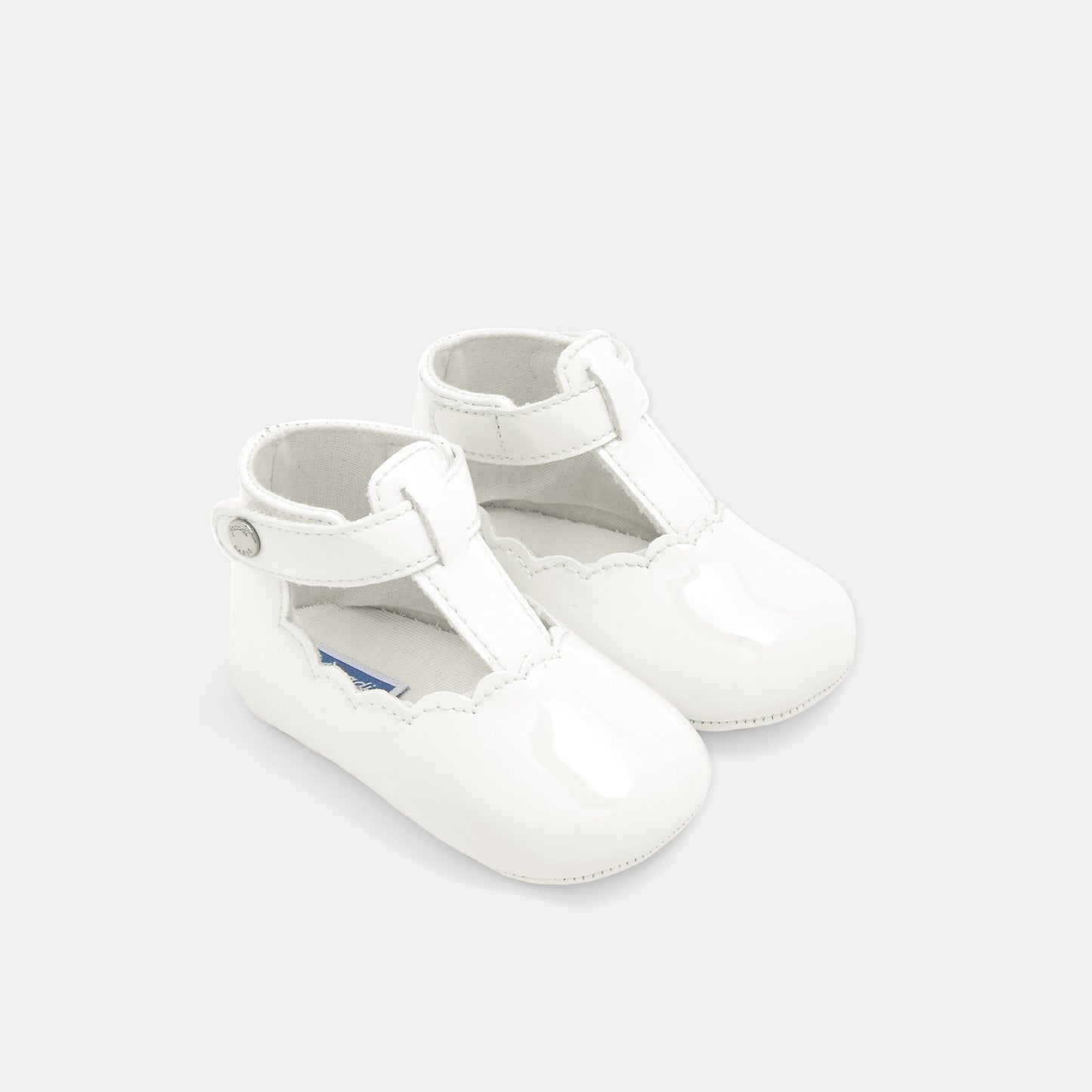 ストラップシューズ