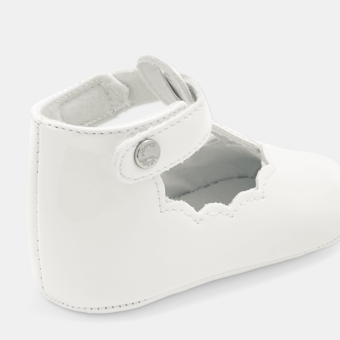 ストラップシューズ