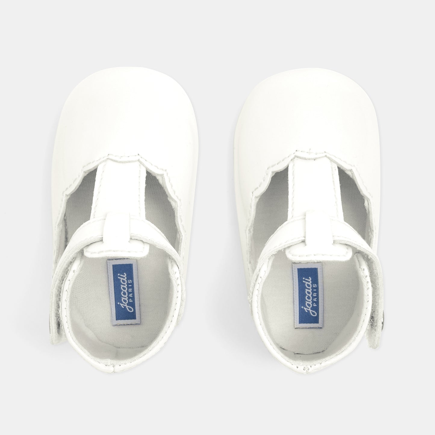 ストラップシューズ